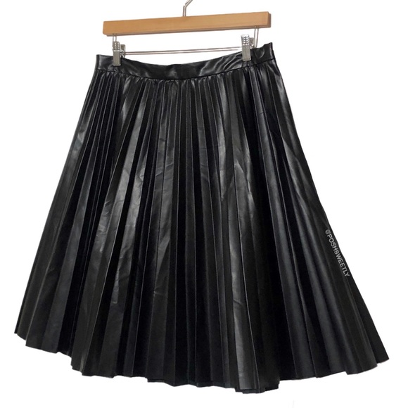 Kate Kasin Pleated Vegan Leather Skirt - Picture 2 of 12
